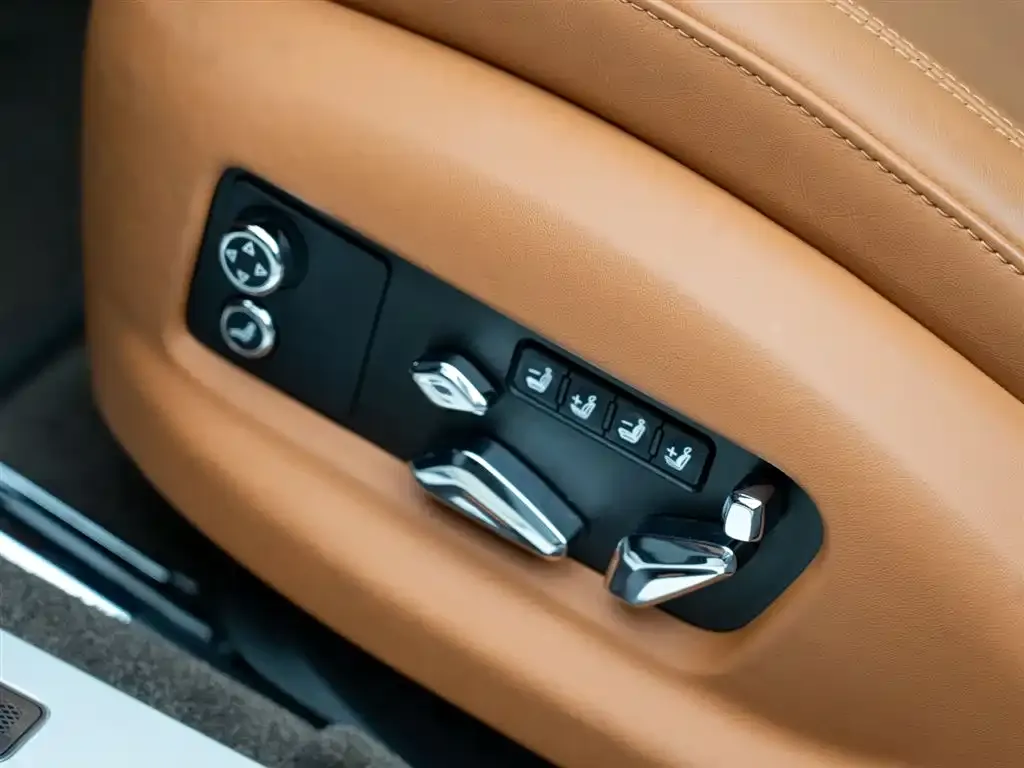 Bentley Flying Spur — фото 10