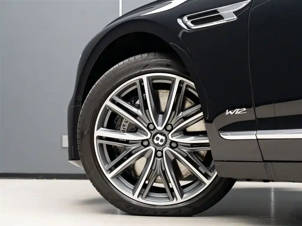 Bentley Flying Spur — фото 6