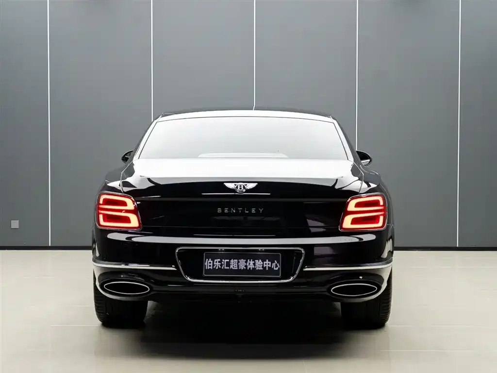Bentley Flying Spur — фото 4