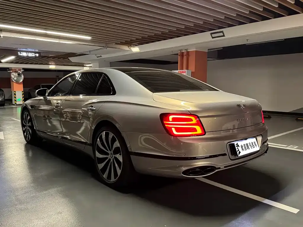 Bentley Flying Spur — фото 8