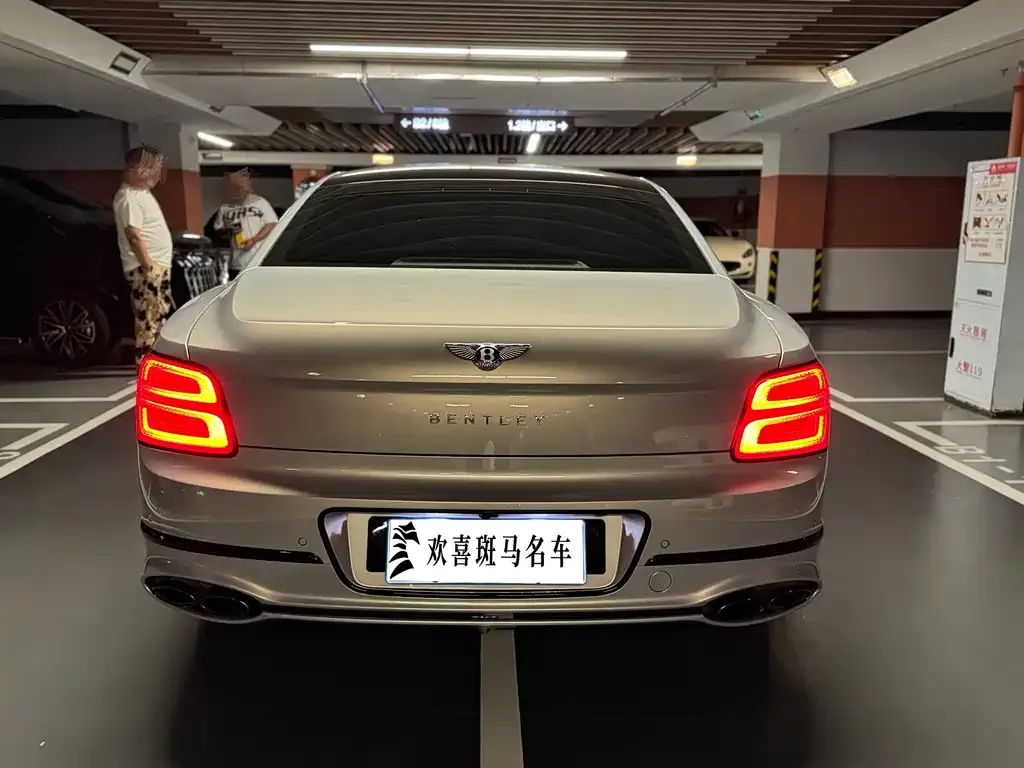Bentley Flying Spur — фото 6