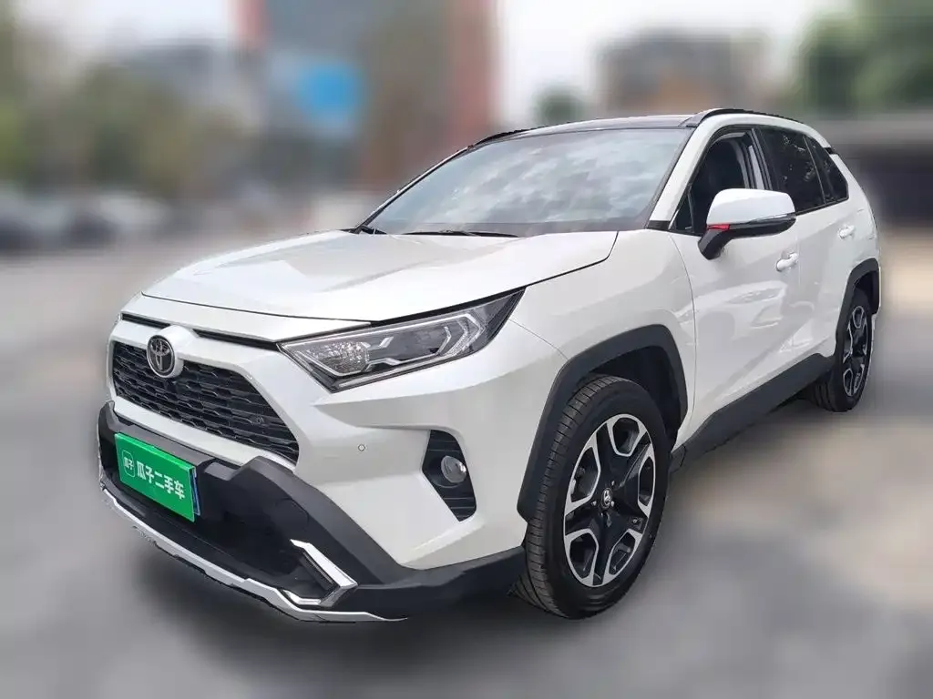 Toyota RAV4 — фото 1