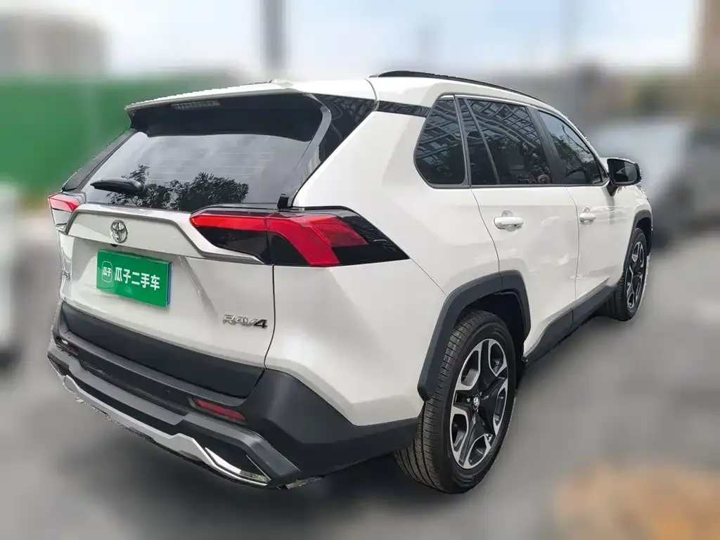 Toyota RAV4 — фото 5
