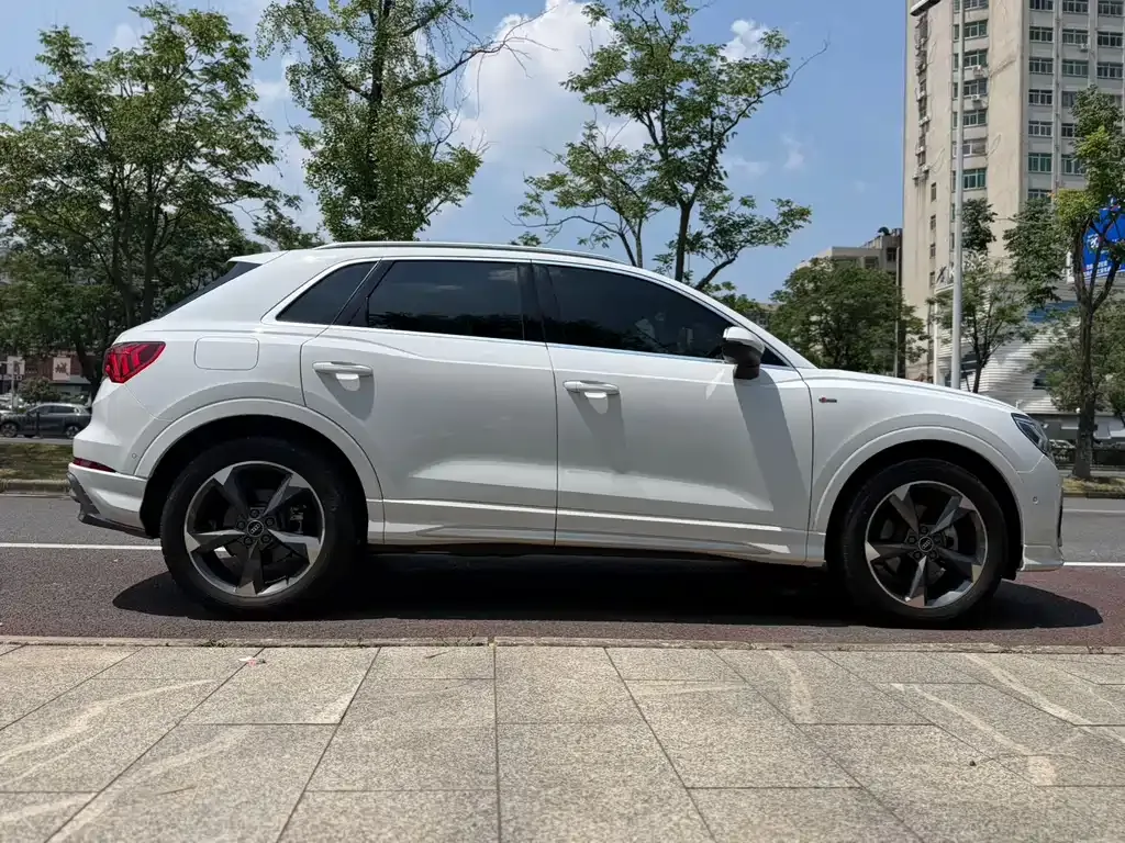 Audi Q3 — фото 10