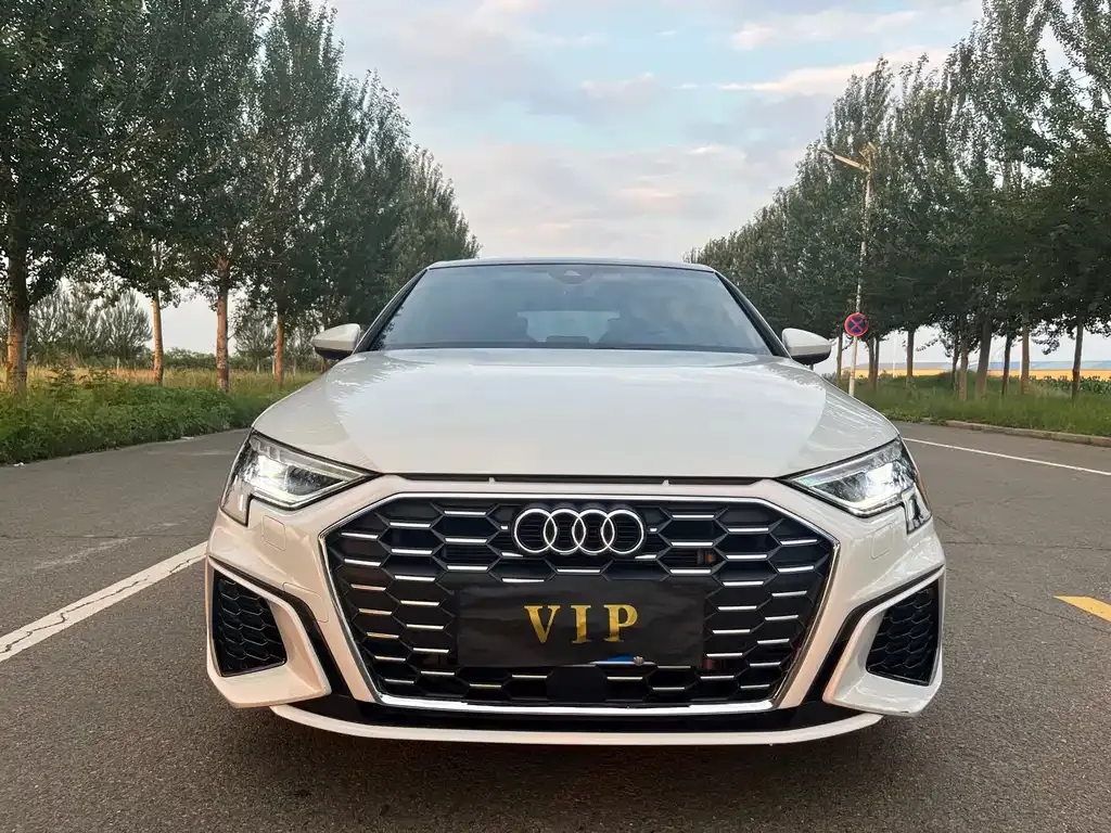 Audi A3 — фото 1