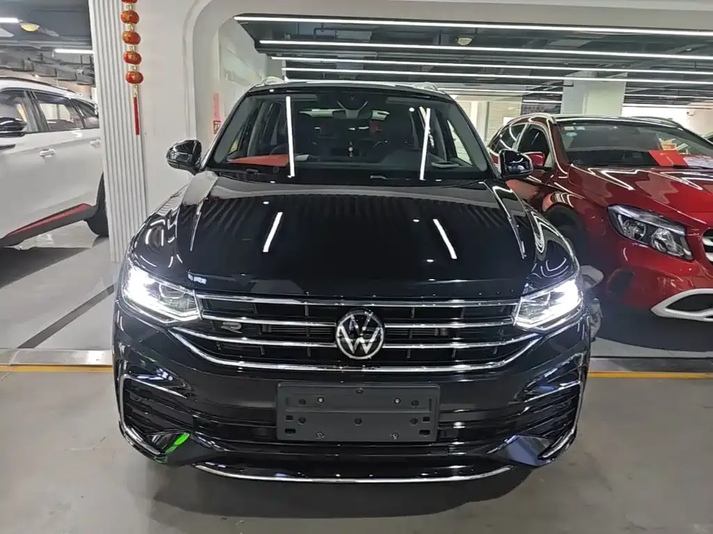 Volkswagen Tiguan L — фото 4