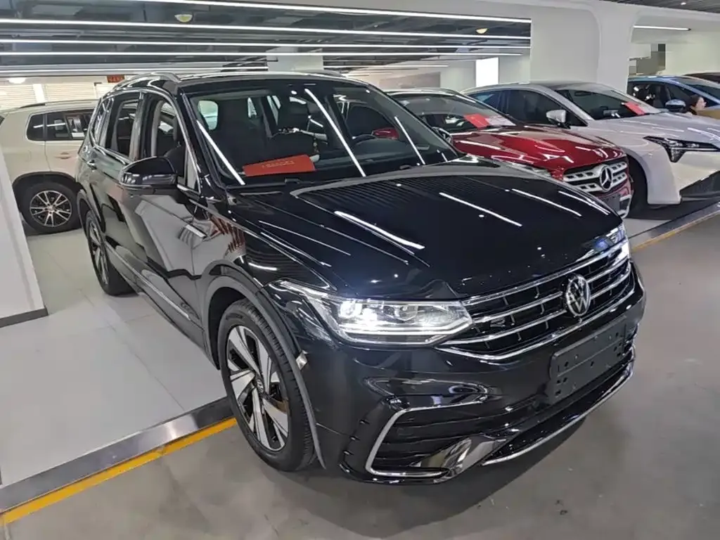 Volkswagen Tiguan L — фото 6