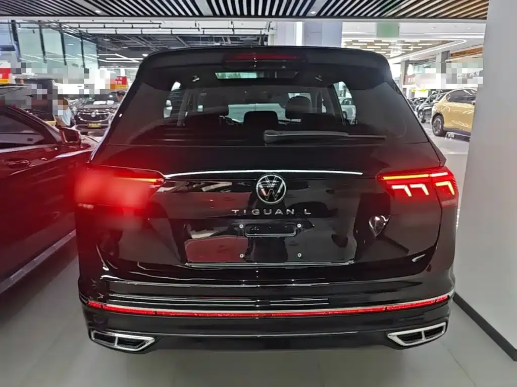 Volkswagen Tiguan L — фото 10