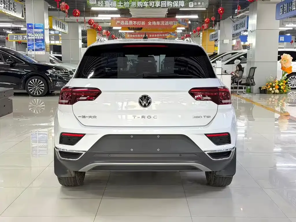 Volkswagen T-Roc — фото 9
