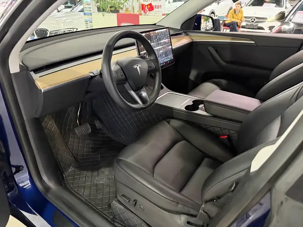 Tesla Model Y — фото 3