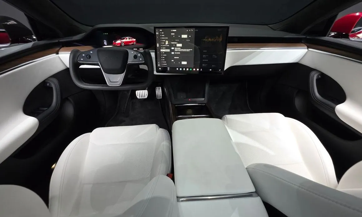 Tesla Model S — фото 5