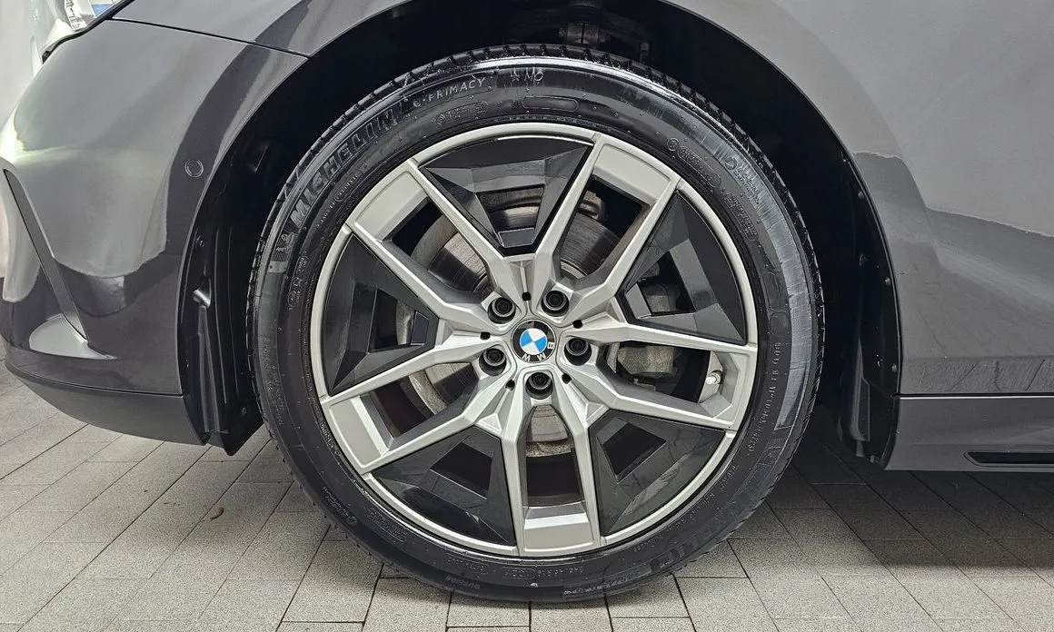 BMW 5-Series — фото 10