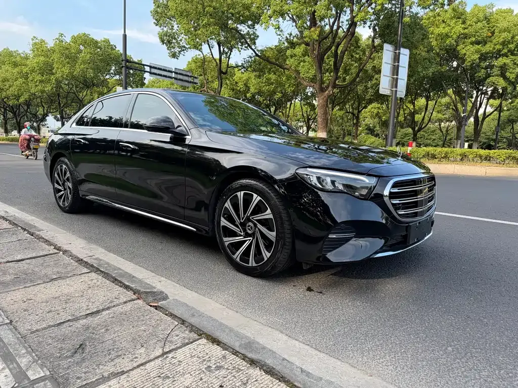 Mercedes-Benz E-Class — фото 8