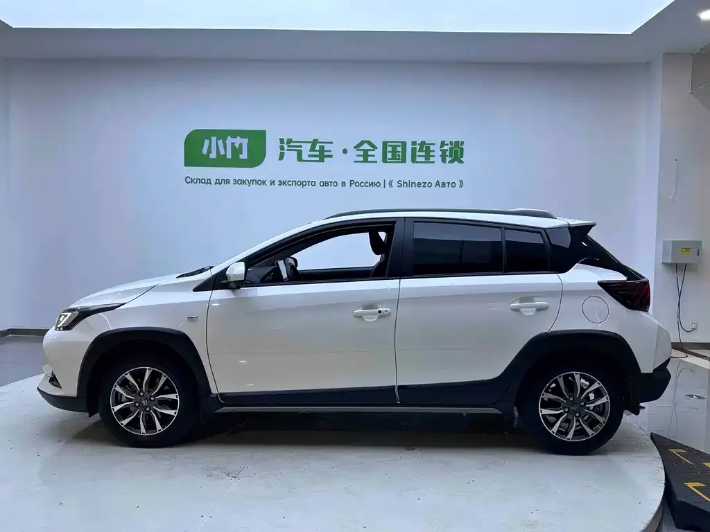 Toyota Yaris L — фото 4