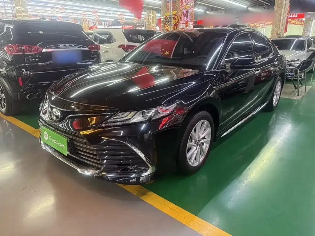 Toyota Camry — фото 1