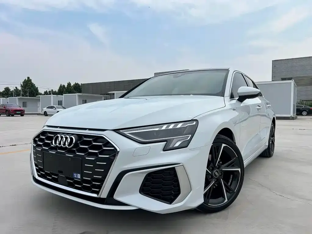 Audi A3 — фото 1