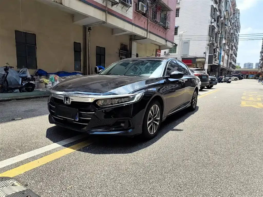 Honda Accord — фото 1