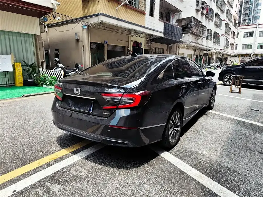 Honda Accord — фото 9