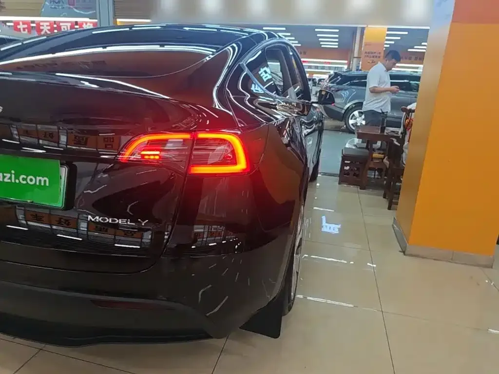 Tesla Model Y — фото 4