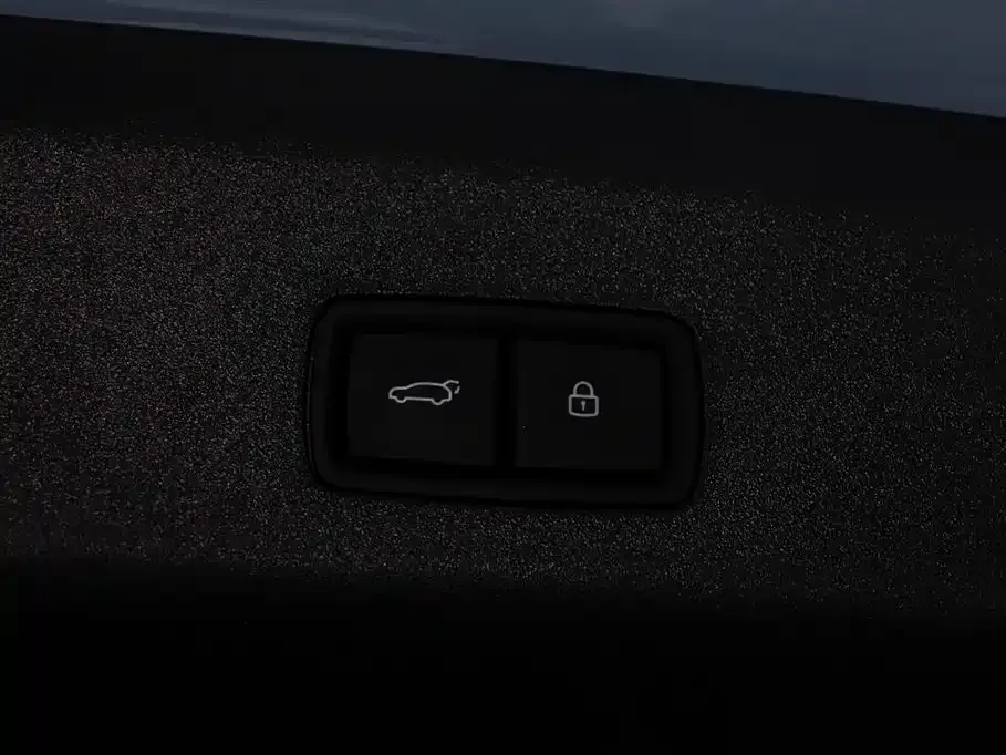 Li Auto i8 — фото 10