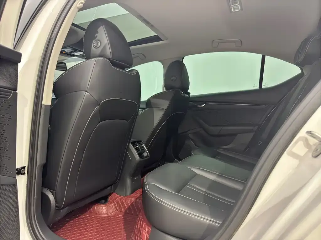 Skoda Octavia — фото 7