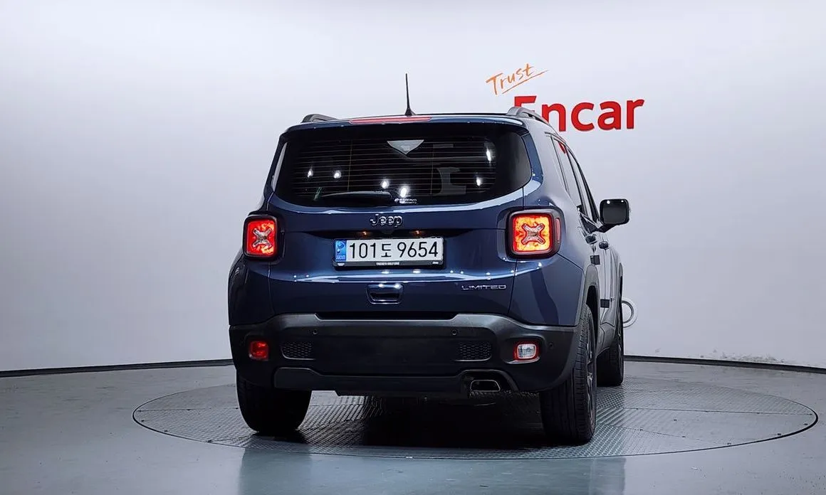 Jeep Renegade — фото 2