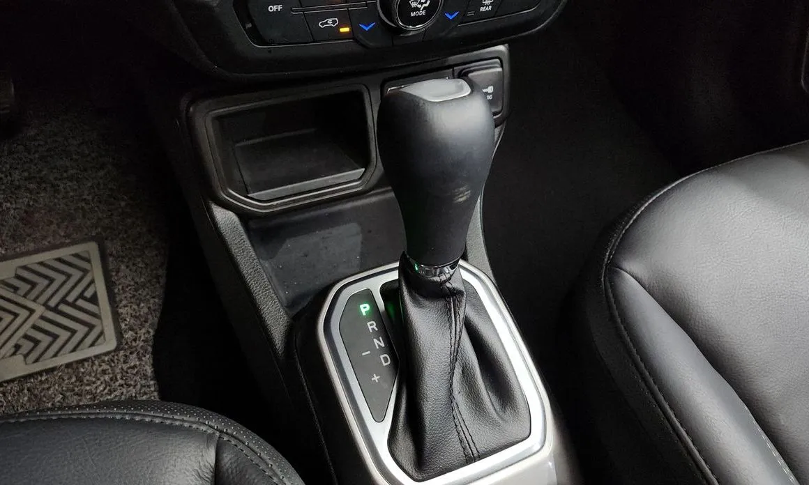 Jeep Renegade — фото 10