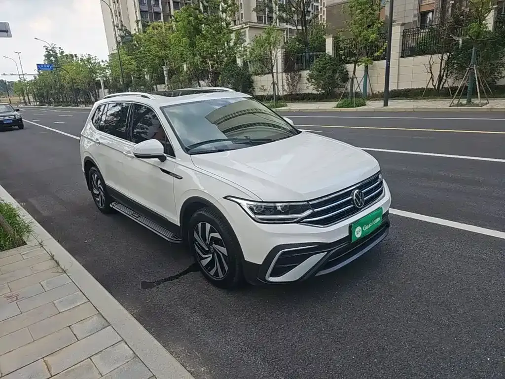 Volkswagen Tiguan L — фото 2