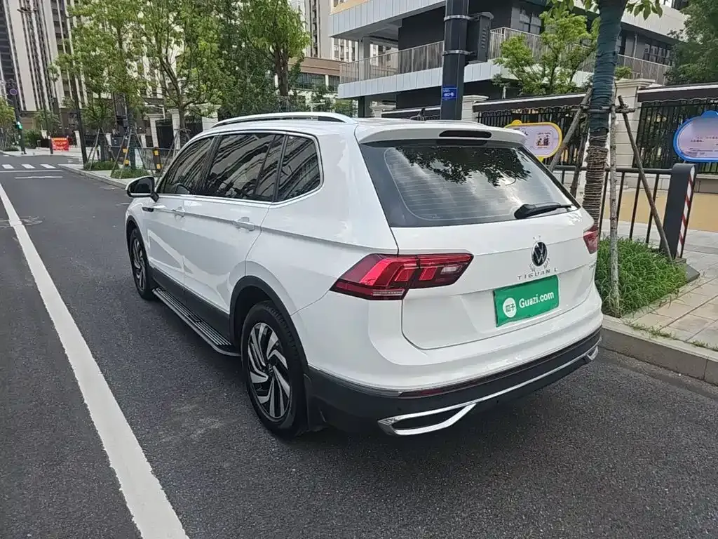 Volkswagen Tiguan L — фото 9