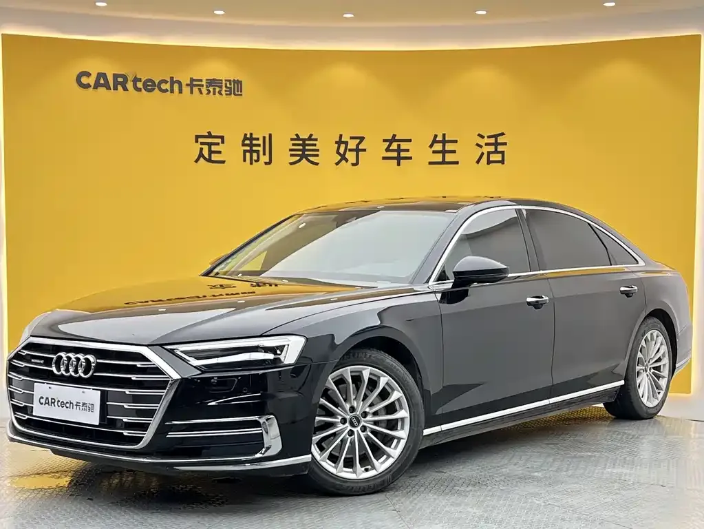 Audi A8 — фото 1