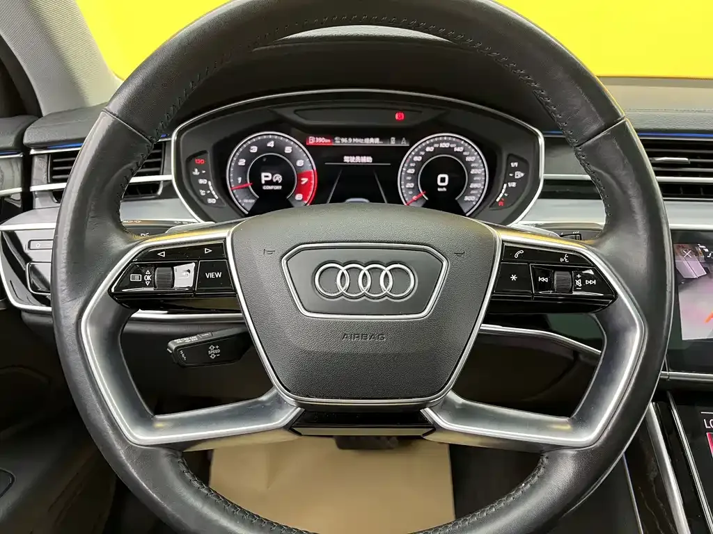 Audi A8 — фото 6