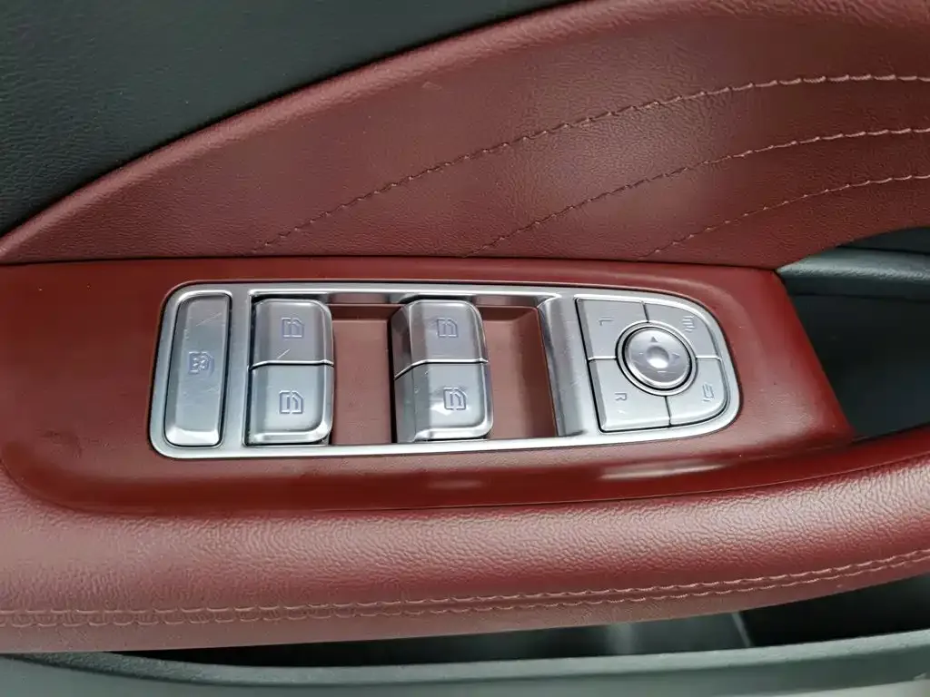 Hongqi H5 — фото 10