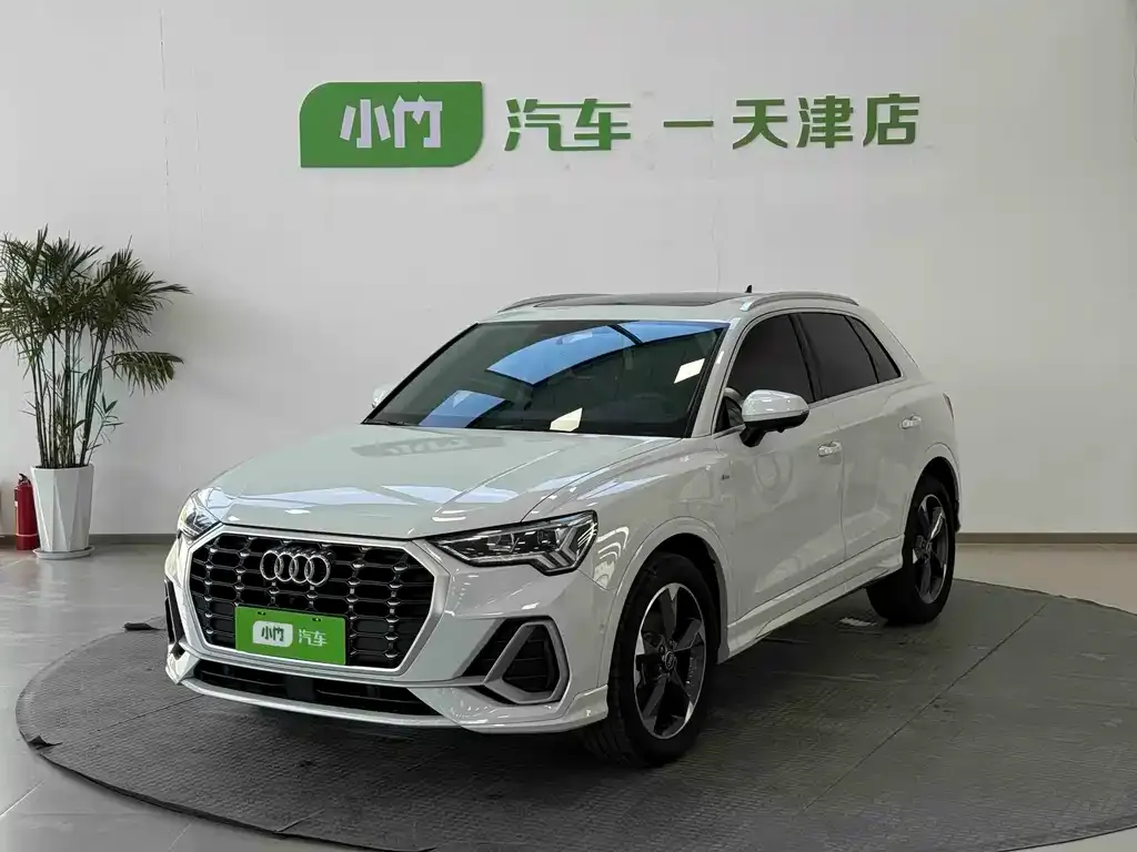 Audi Q3 — фото 1
