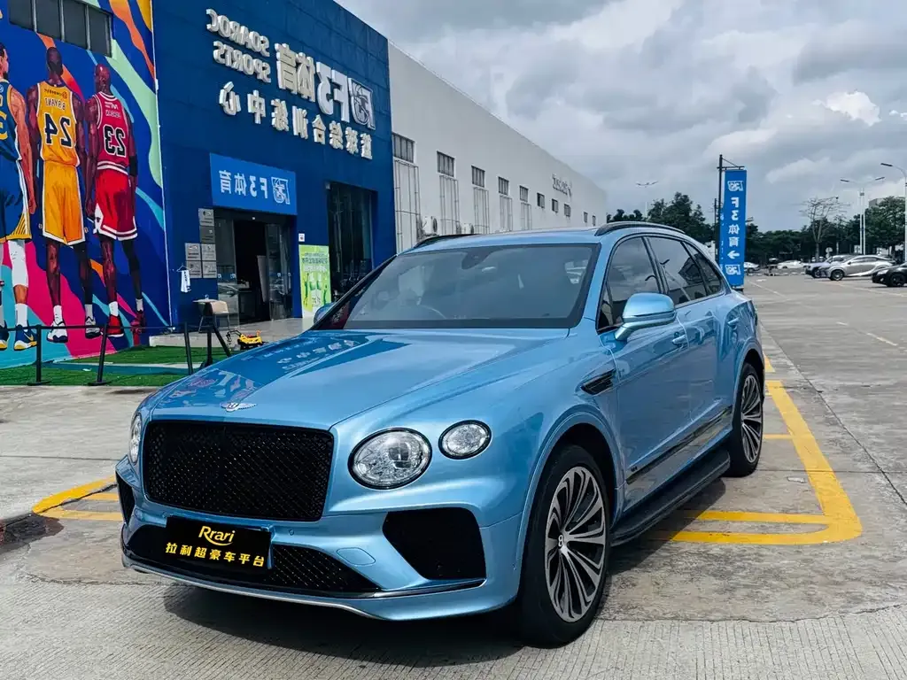 Bentley Bentayga — фото 1