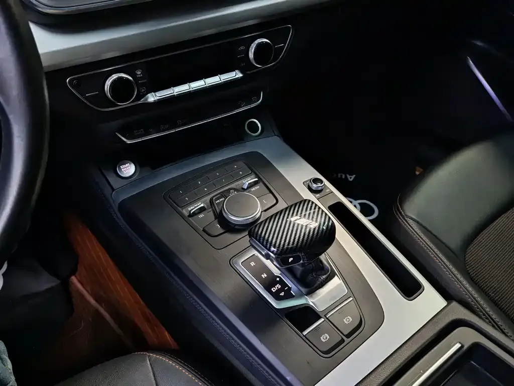 Audi Q5L 2021 из CN, фото 2