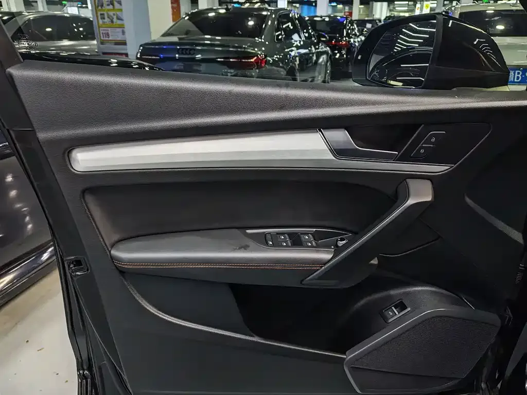 Audi Q5L 2021 из CN, фото 8
