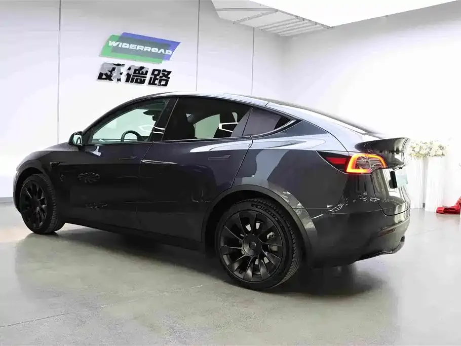 Tesla Model Y — фото 4