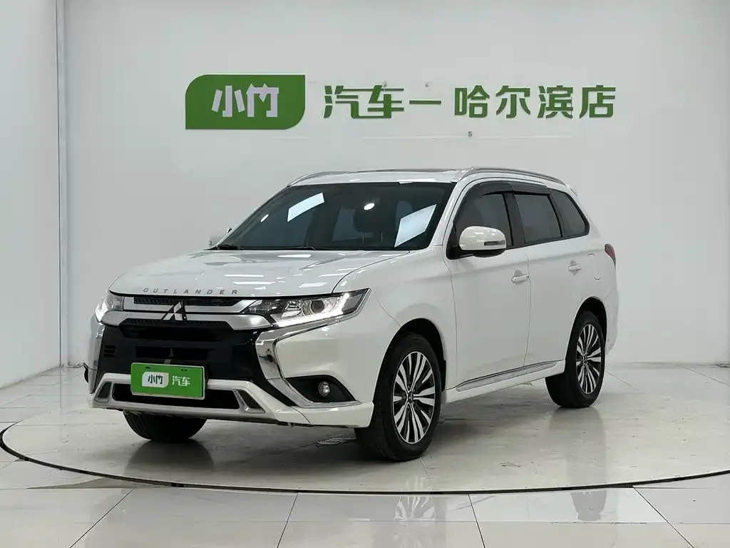 Mitsubishi Outlander — фото 1