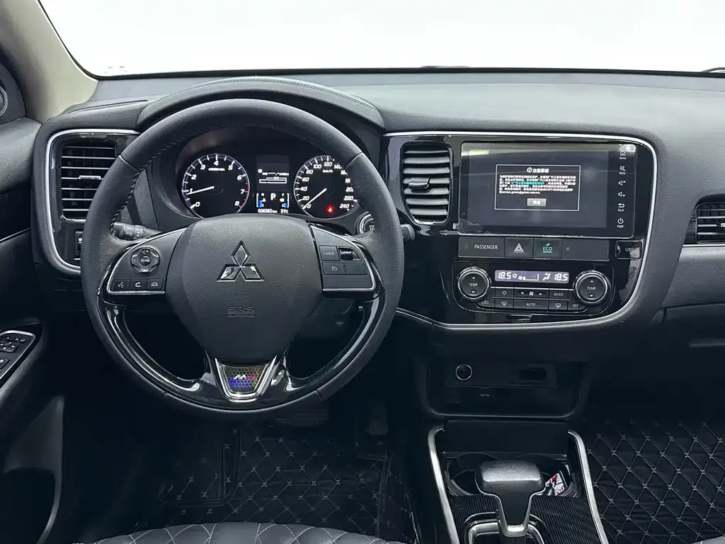 Mitsubishi Outlander — фото 8