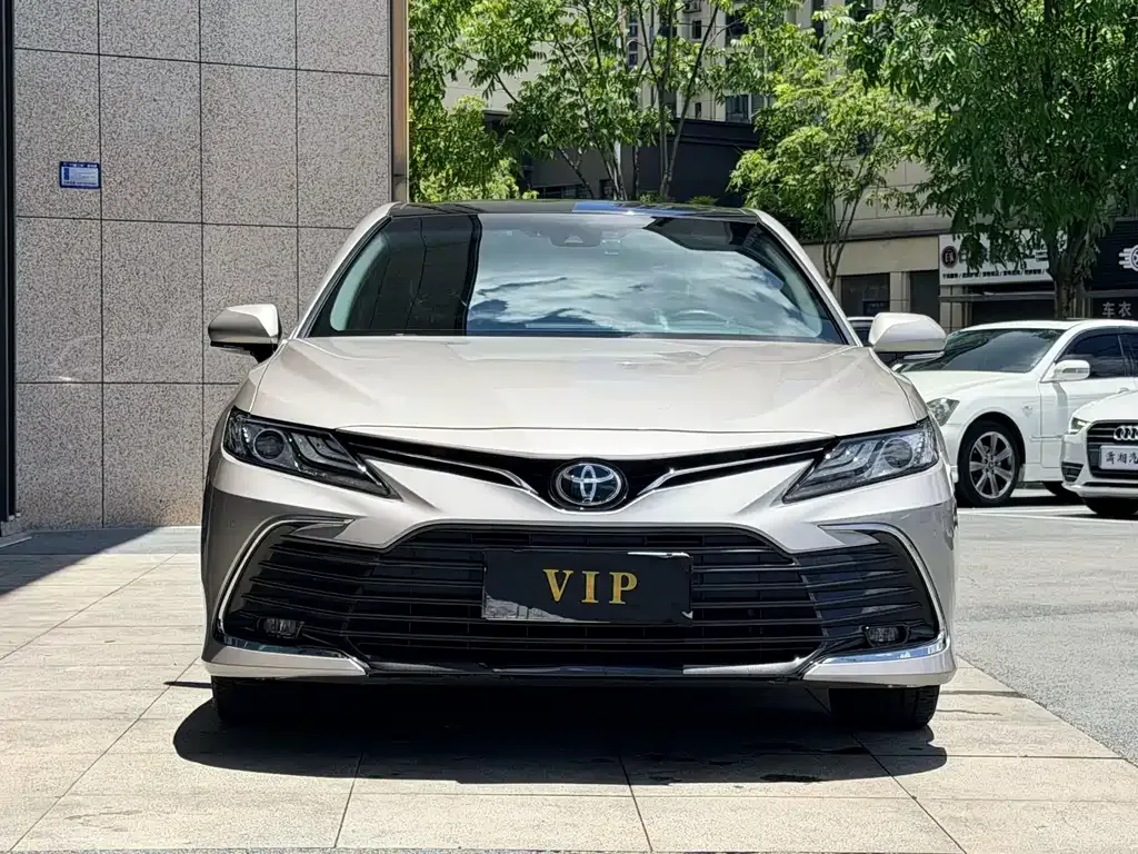Toyota Camry — фото 10