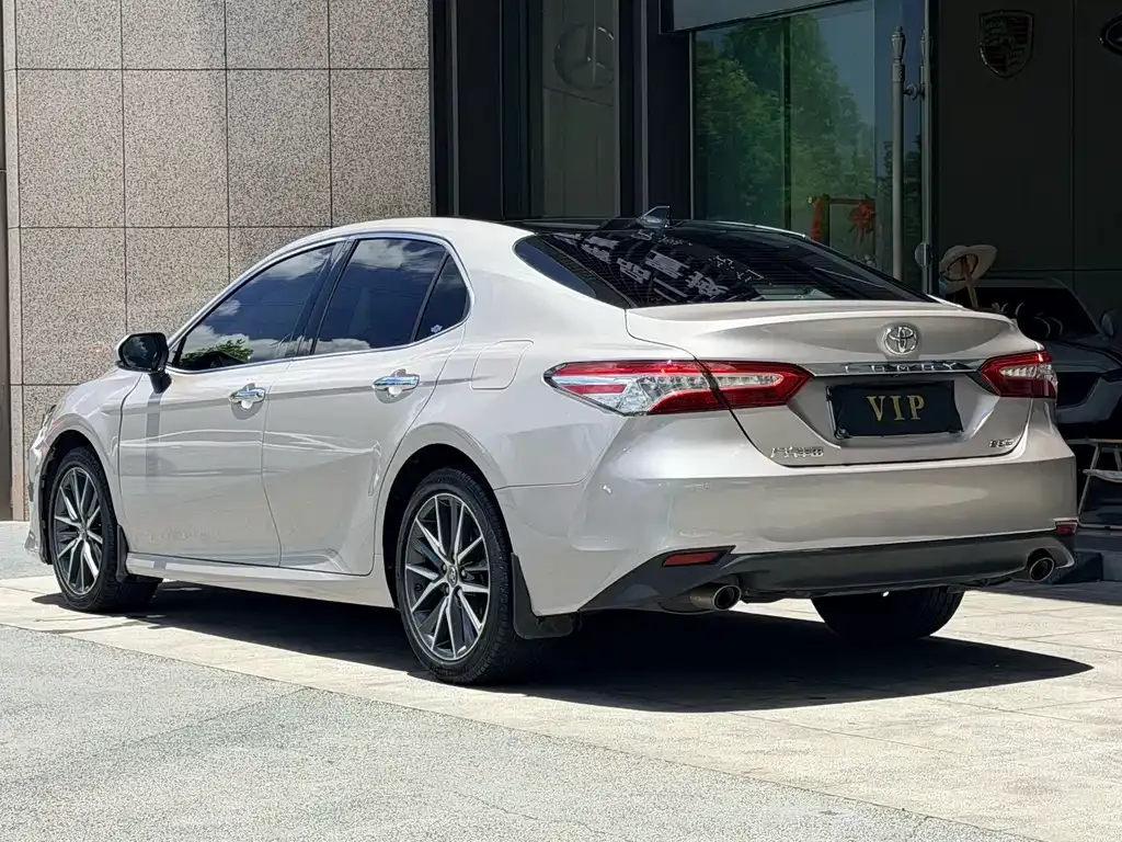 Toyota Camry — фото 9
