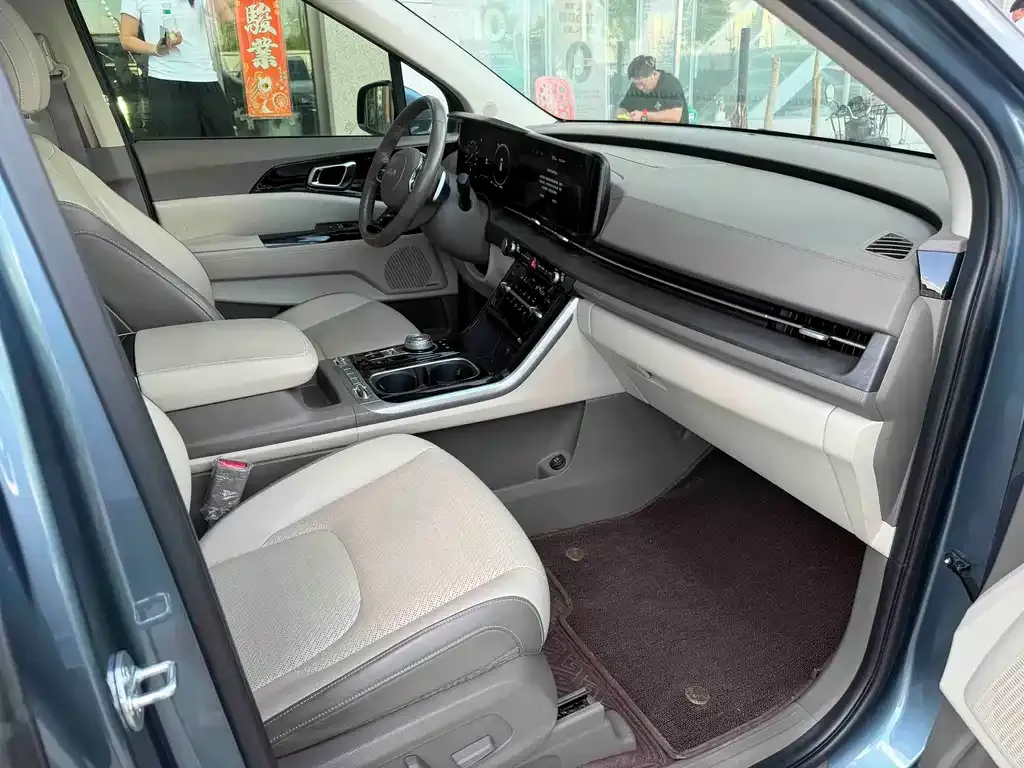 Kia Carnival — фото 4