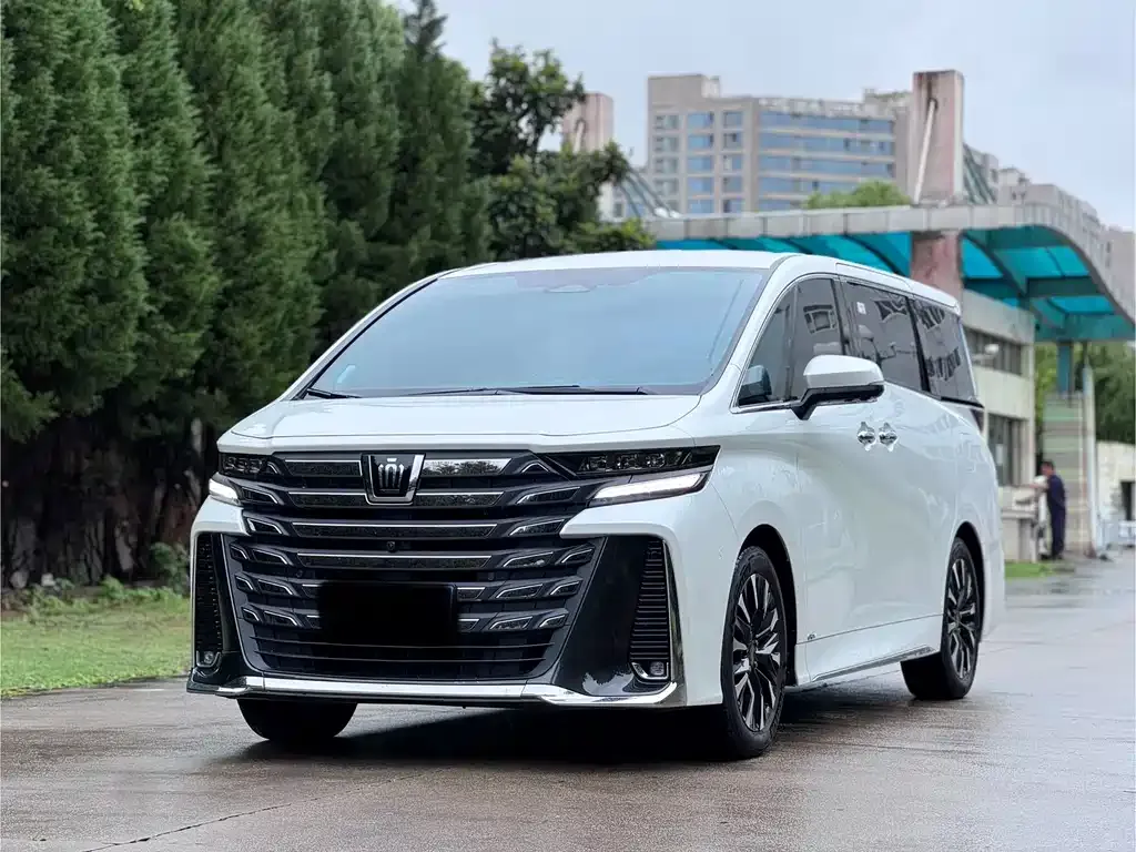 Toyota Vellfire — фото 1