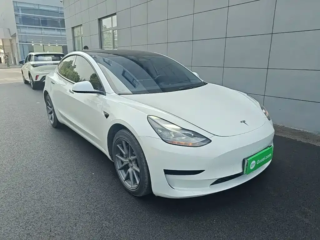 Tesla Model 3 — фото 2