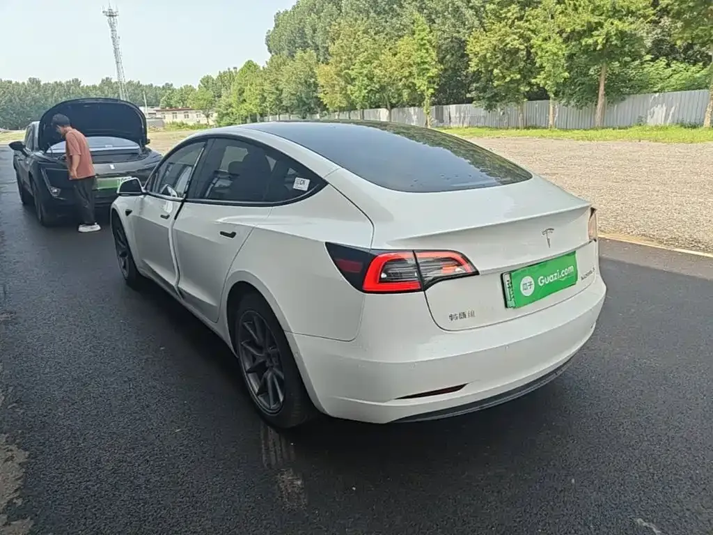 Tesla Model 3 — фото 10