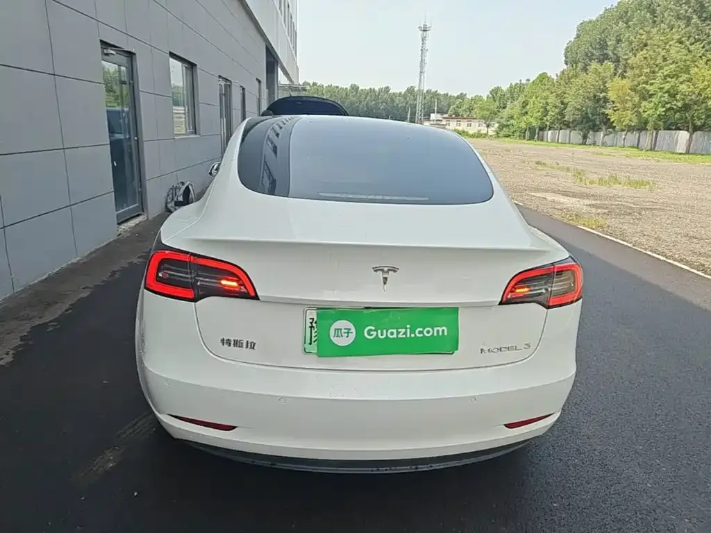Tesla Model 3 — фото 8