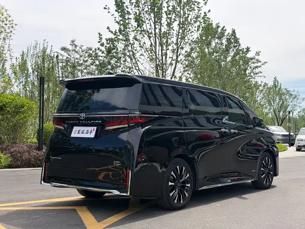 Toyota Vellfire — фото 4