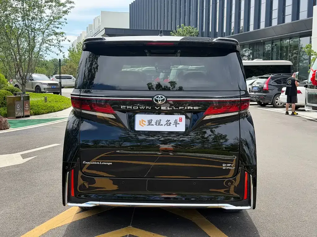 Toyota Vellfire — фото 9
