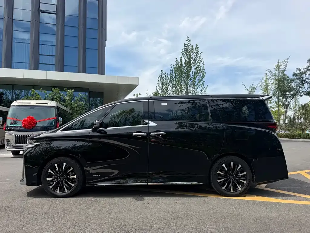 Toyota Vellfire — фото 6