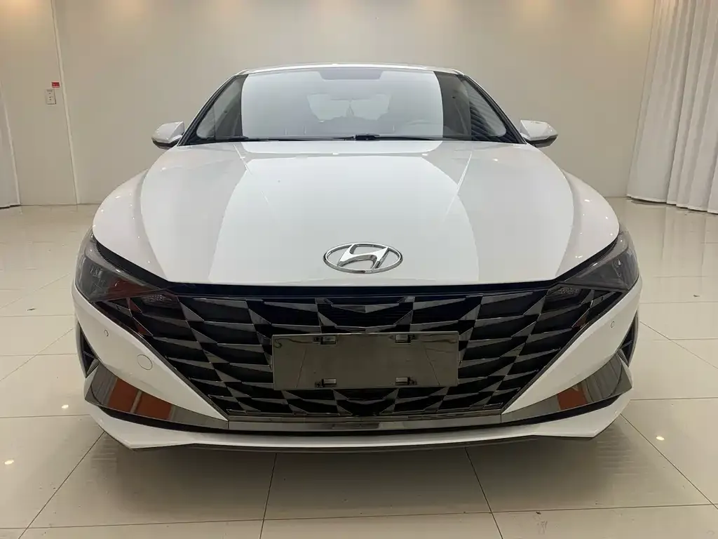 Hyundai Elantra — фото 2